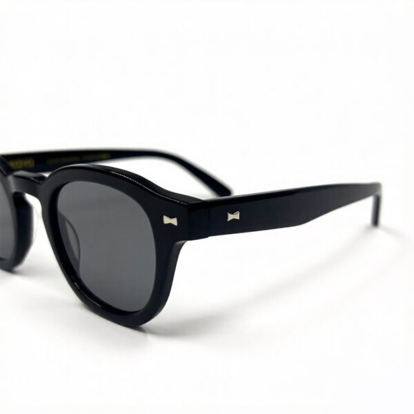 Black Retro Round Sunglasses - Image 3